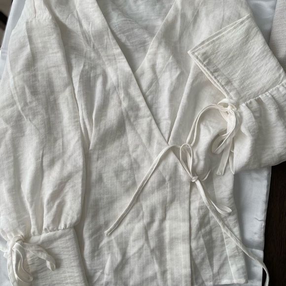 Moon River Linen wrap blouse longsleeve - Picture 2 of 4